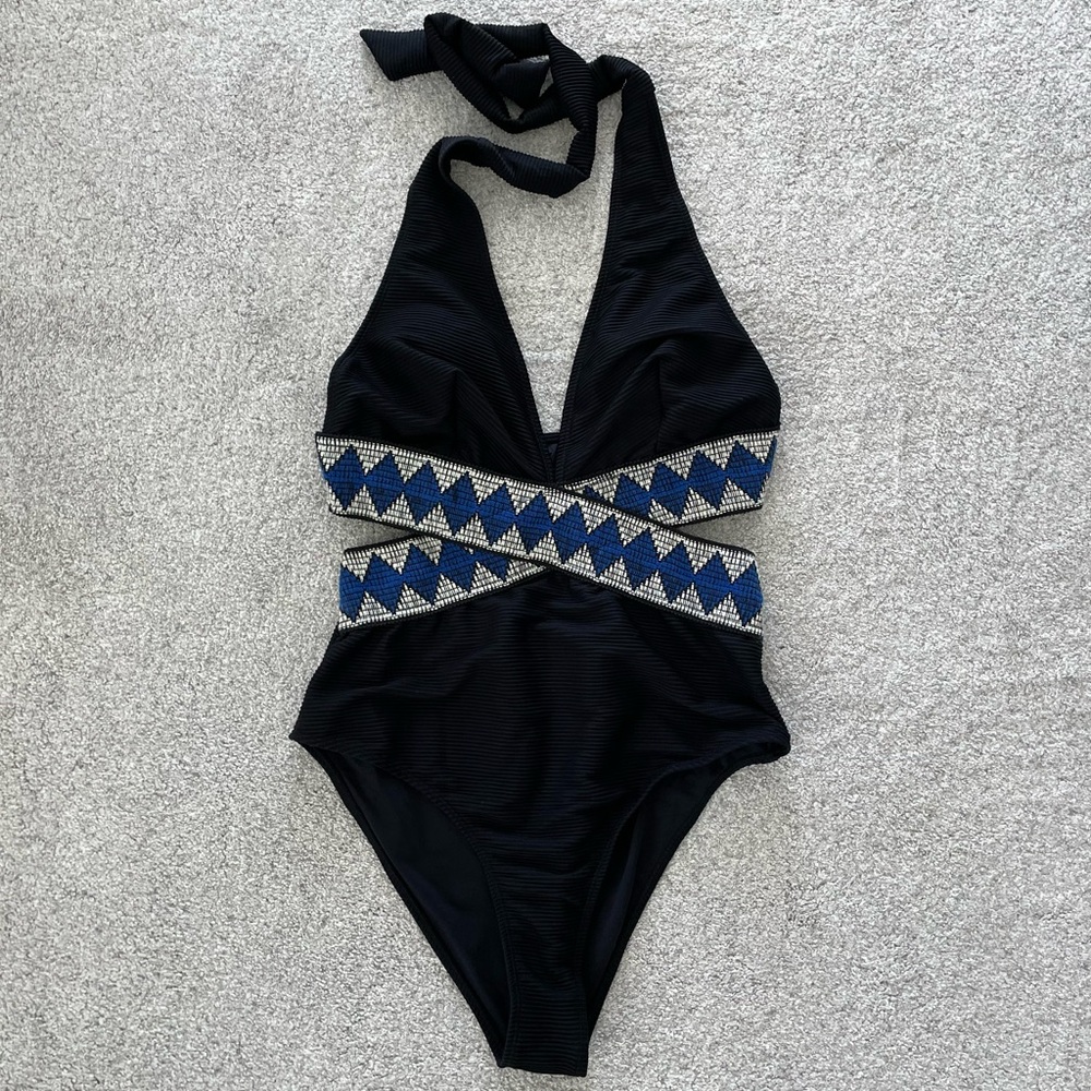 Cupshe Geo Stitching Wrap Cutout One Piece Swimsuit